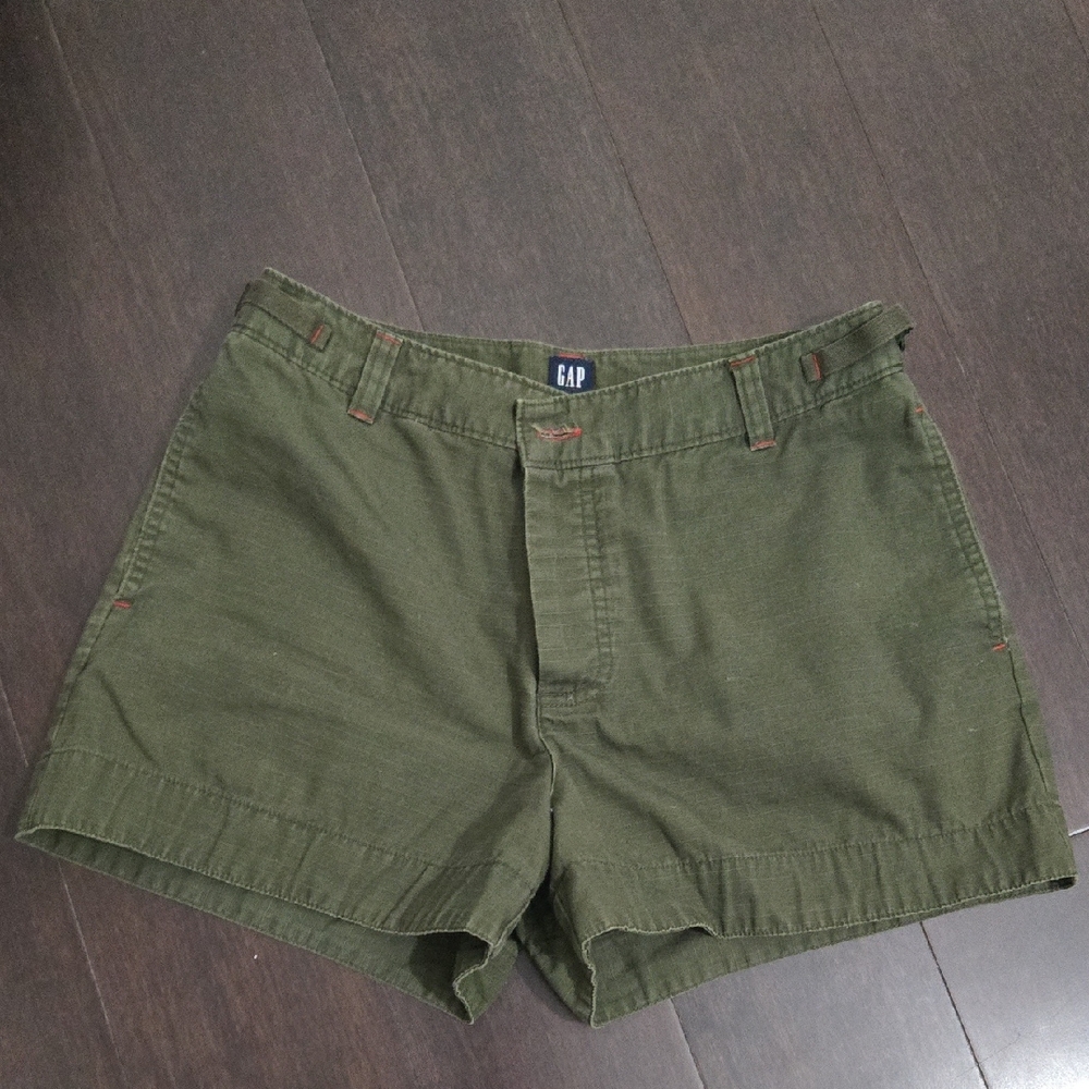 GAP Men's Classic Green Flat Front Shorts